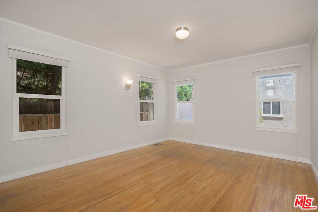 6321 W 5th Street Property Photo 13