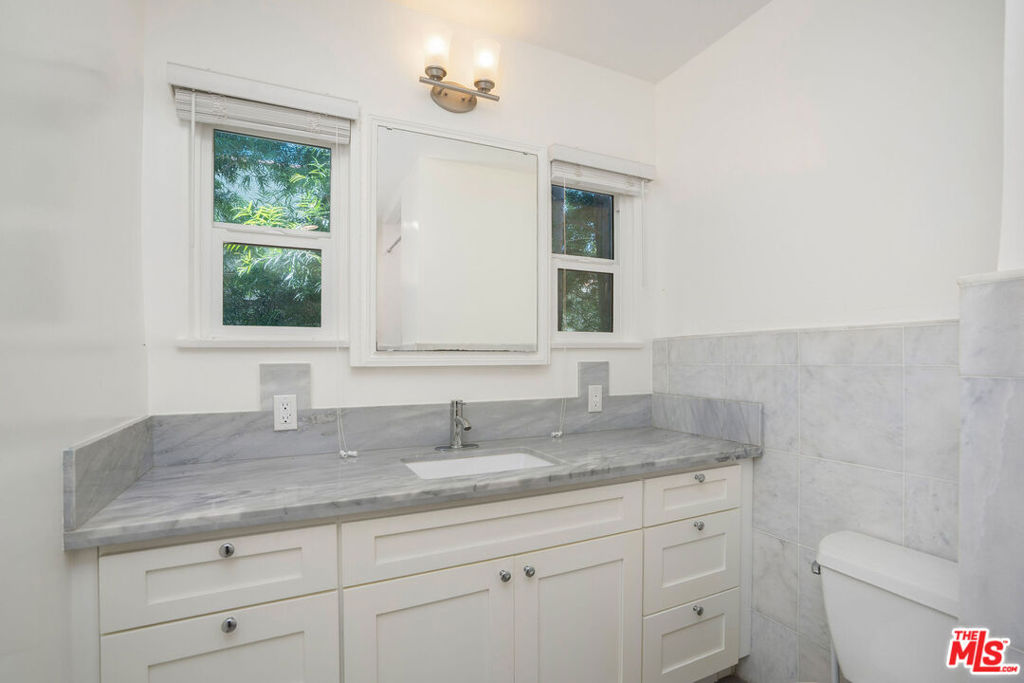 6321 W 5th Street Property Photo 14