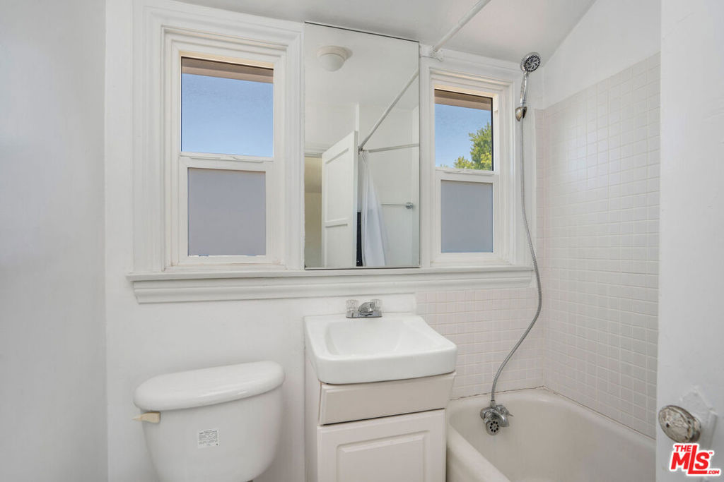 6321 W 5th Street Property Photo 19