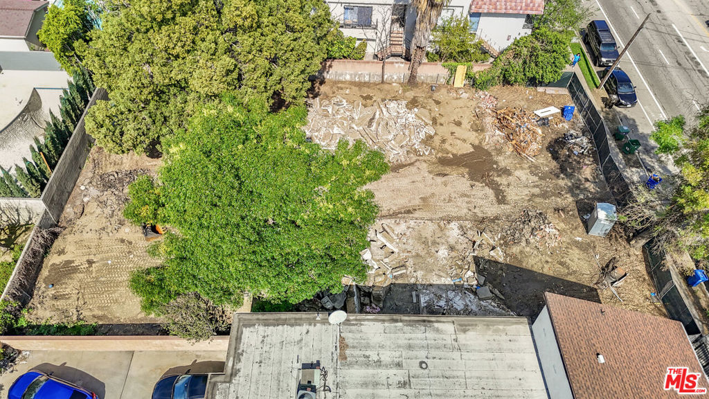 6901 Woodman Avenue Property Photo 8