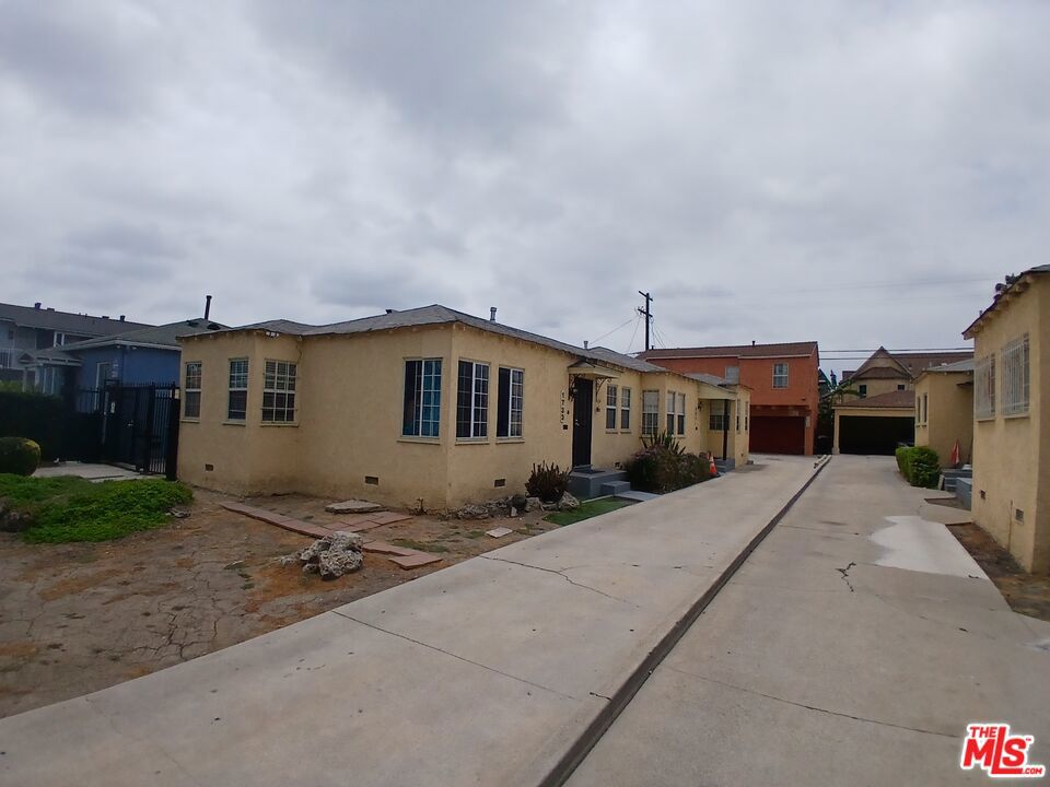 1733 S La Brea Avenue Property Photo 2
