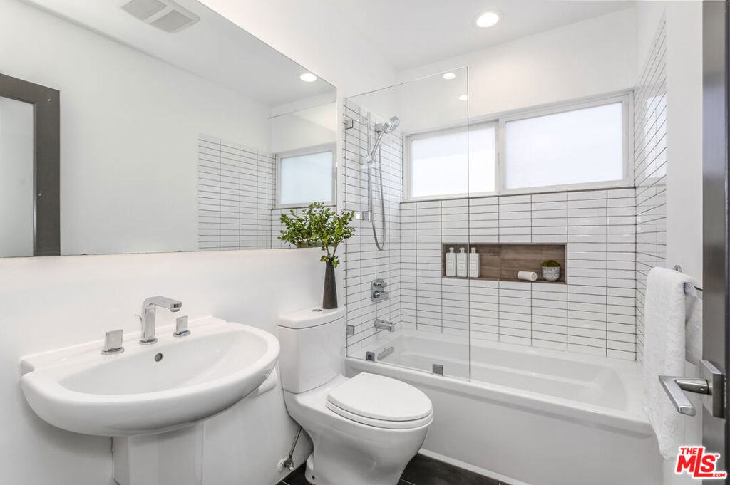 9834 Wanda Park Drive Property Photo 23
