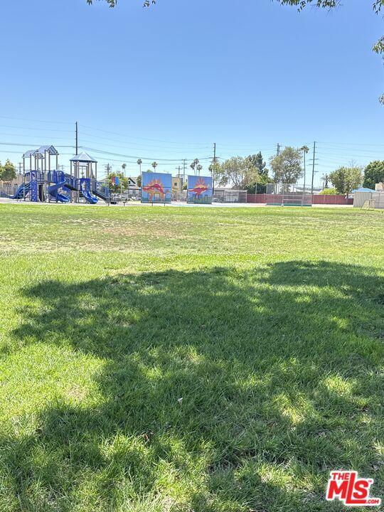 913 W 77th Street Property Photo 4