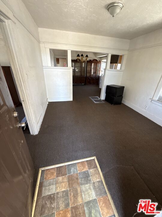 913 W 77th Street Property Photo 7