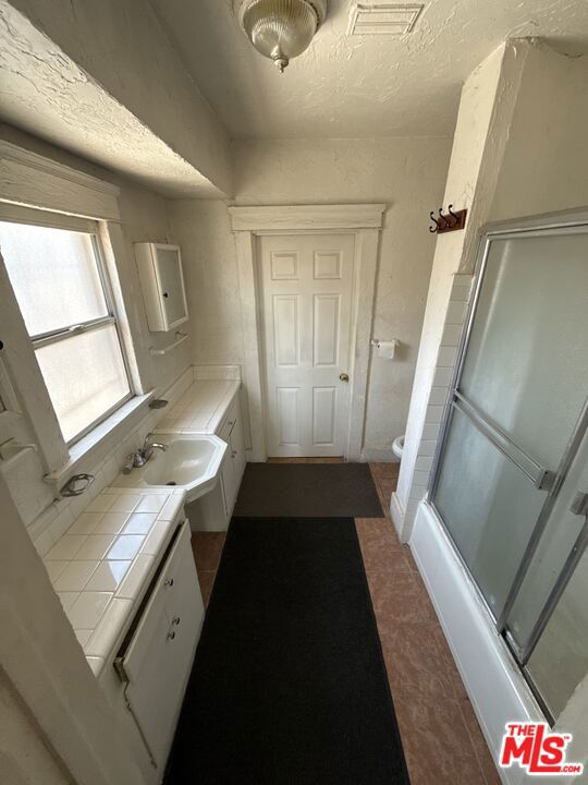 913 W 77th Street Property Photo 9