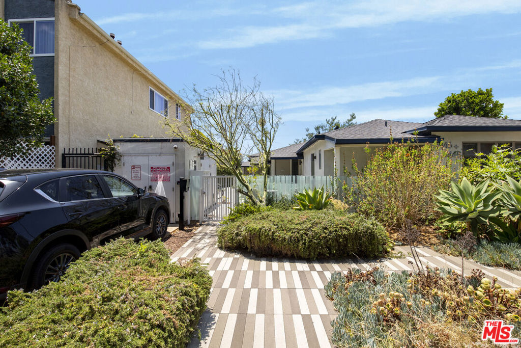1446 Yale Street Property Photo 6