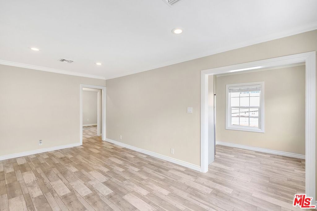 8613 1/4 W Olympic Boulevard Property Photo 2