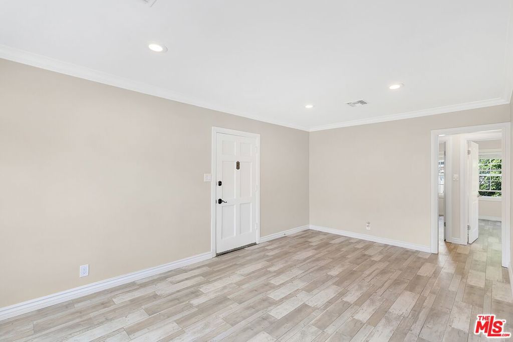 8613 1/4 W Olympic Boulevard Property Photo 3