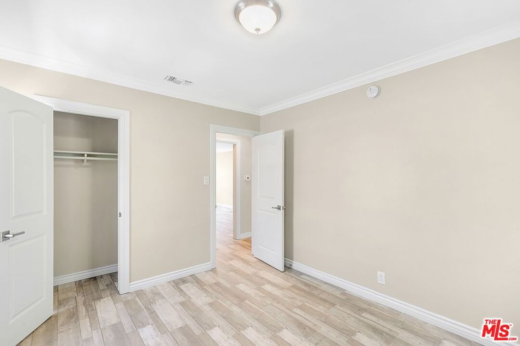 8613 1/4 W Olympic Boulevard Property Photo 8