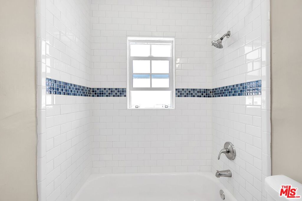 8613 1/4 W Olympic Boulevard Property Photo 12