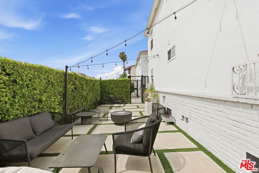8613 1/4 W Olympic Boulevard Property Photo 15
