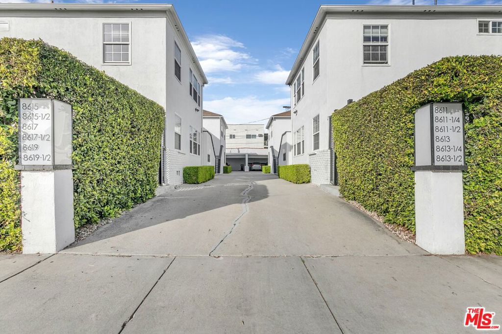 8613 1/4 W Olympic Boulevard Property Photo 16