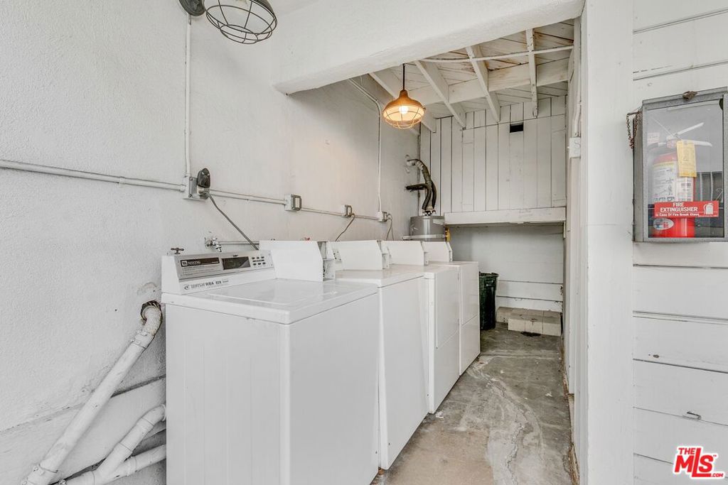 8613 1/4 W Olympic Boulevard Property Photo 17