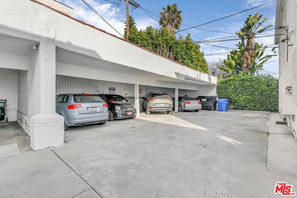 8613 1/4 W Olympic Boulevard Property Photo 18