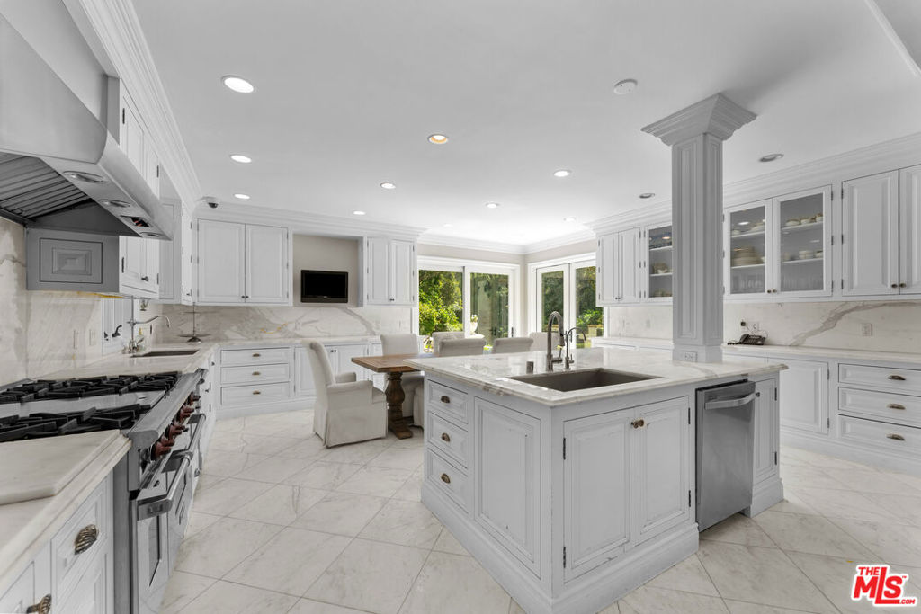 10914 Bellagio Road Property Photo 6