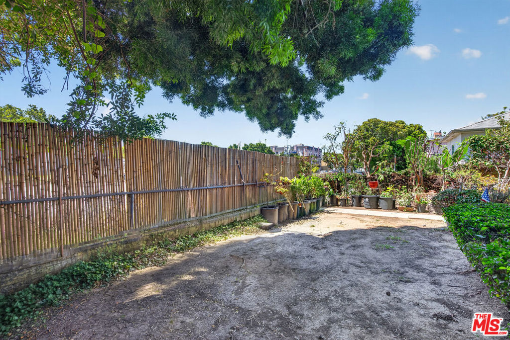 13217 Venice Boulevard Property Photo 2