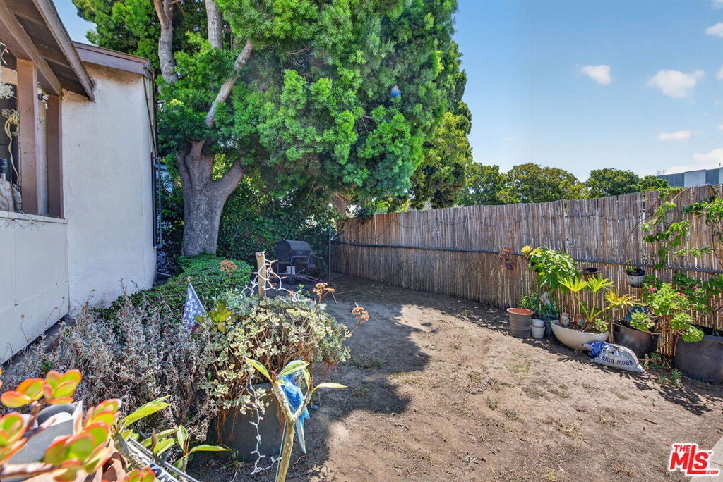 13217 Venice Boulevard Property Photo 3
