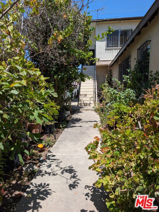 13217 Venice Boulevard Property Photo 4