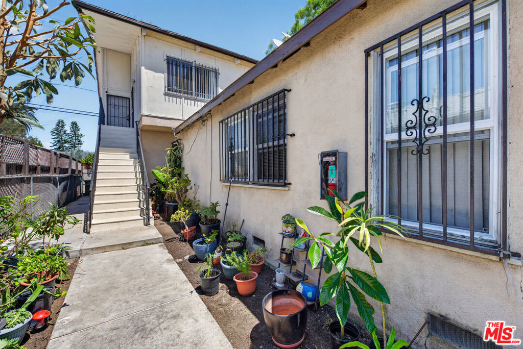 13217 Venice Boulevard Property Photo 5