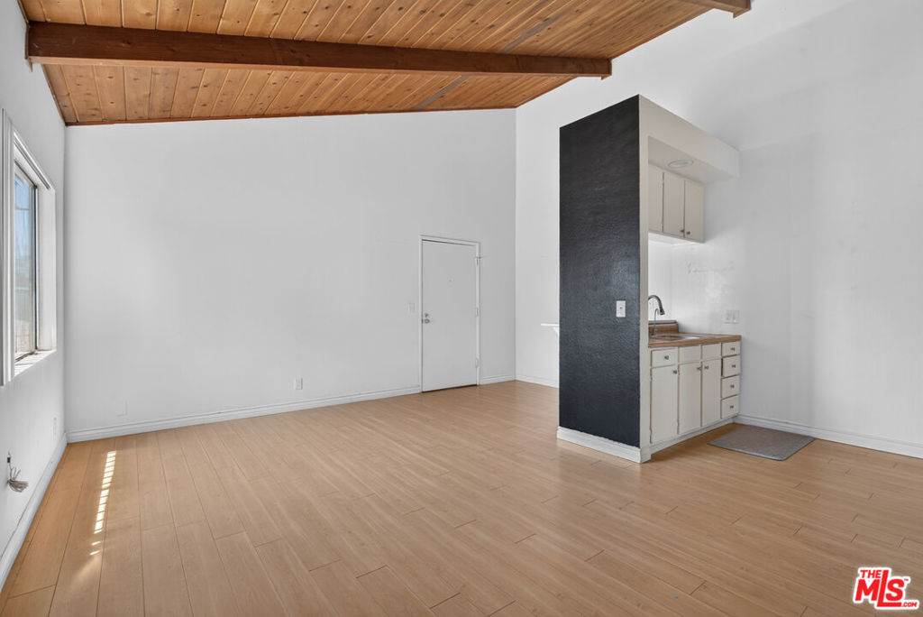 13217 Venice Boulevard Property Photo 7