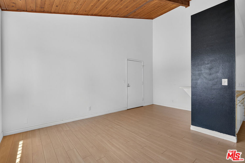 13217 Venice Boulevard Property Photo 8