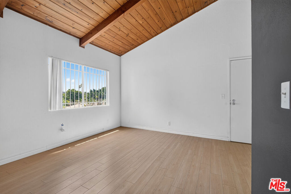 13217 Venice Boulevard Property Photo 9
