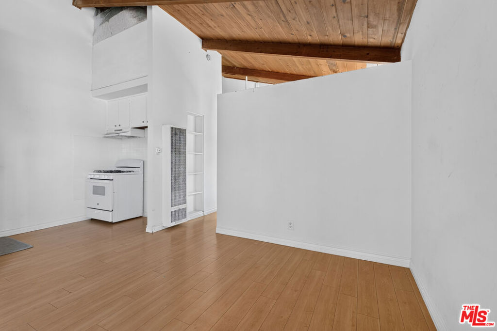 13217 Venice Boulevard Property Photo 11