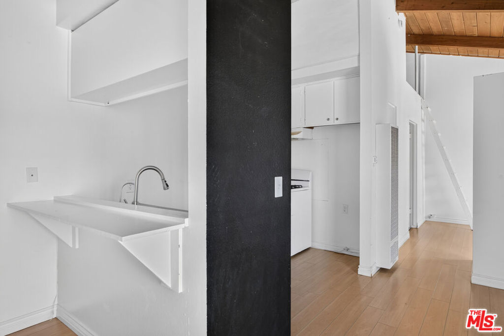 13217 Venice Boulevard Property Photo 12