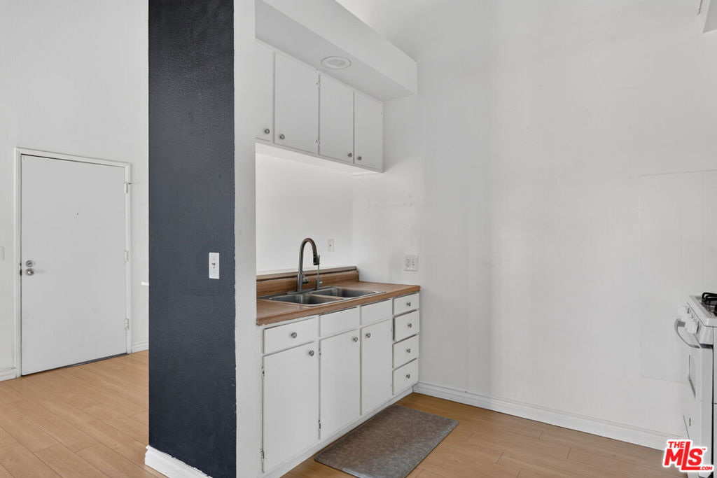 13217 Venice Boulevard Property Photo 13