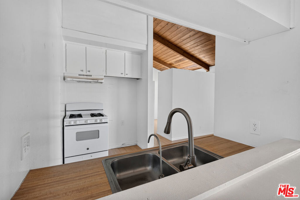 13217 Venice Boulevard Property Photo 15