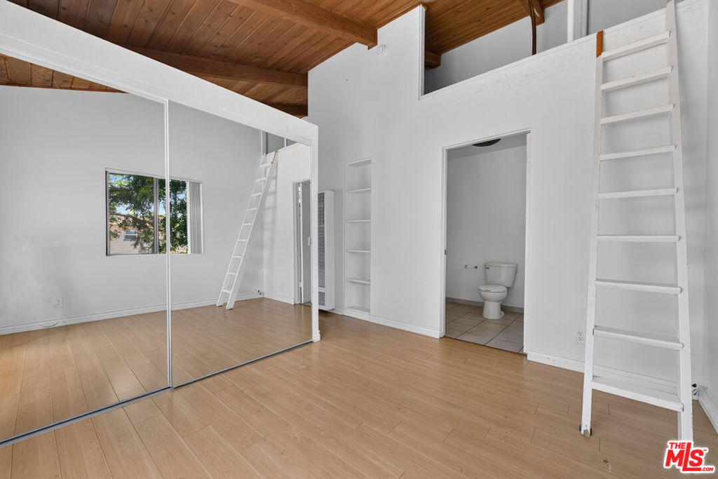 13217 Venice Boulevard Property Photo 17