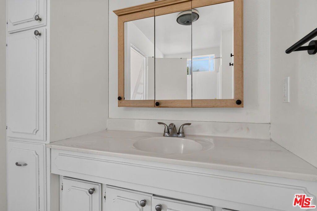 13217 Venice Boulevard Property Photo 19