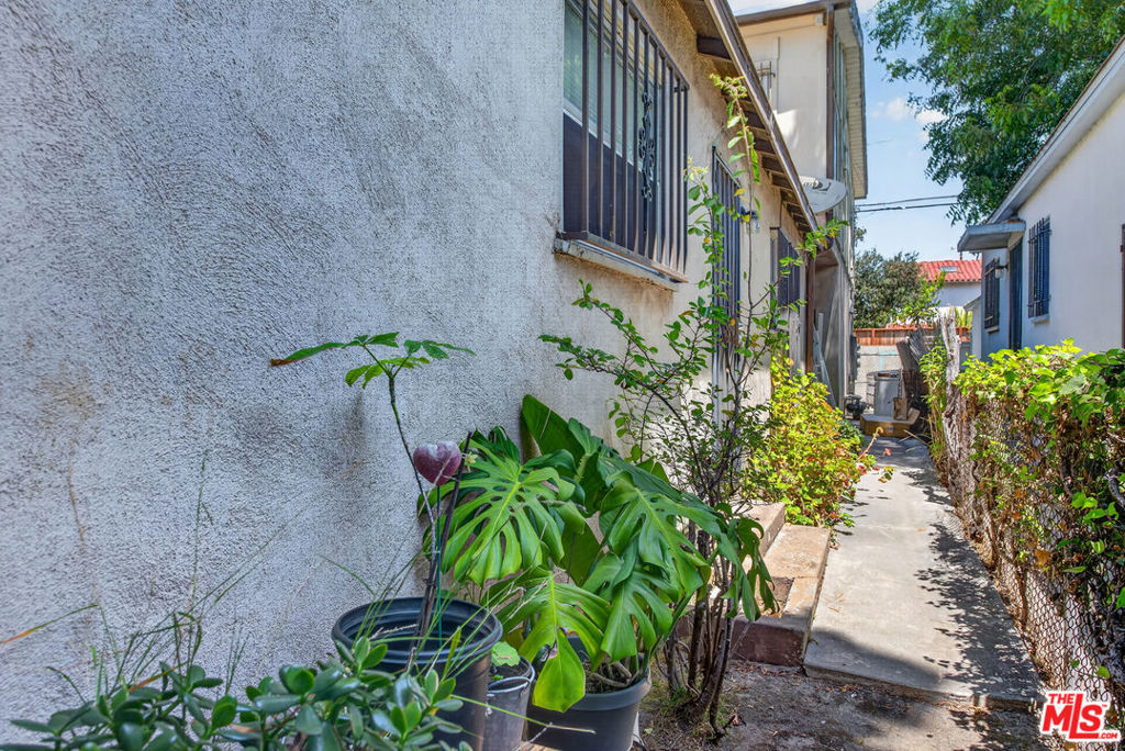 13217 Venice Boulevard Property Photo 21
