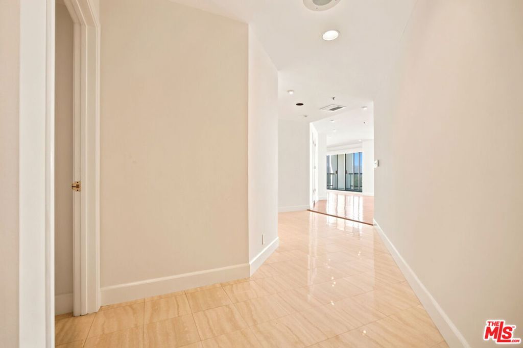 10724 Wilshire Boulevard 1104 Property Photo 13