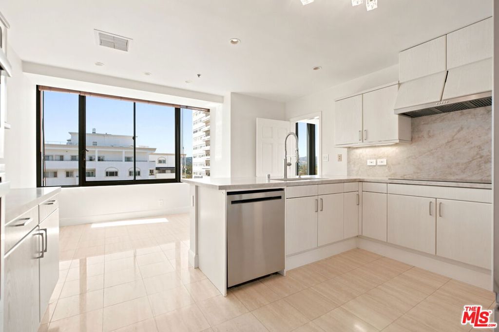 10724 Wilshire Boulevard 1104 Property Photo 15