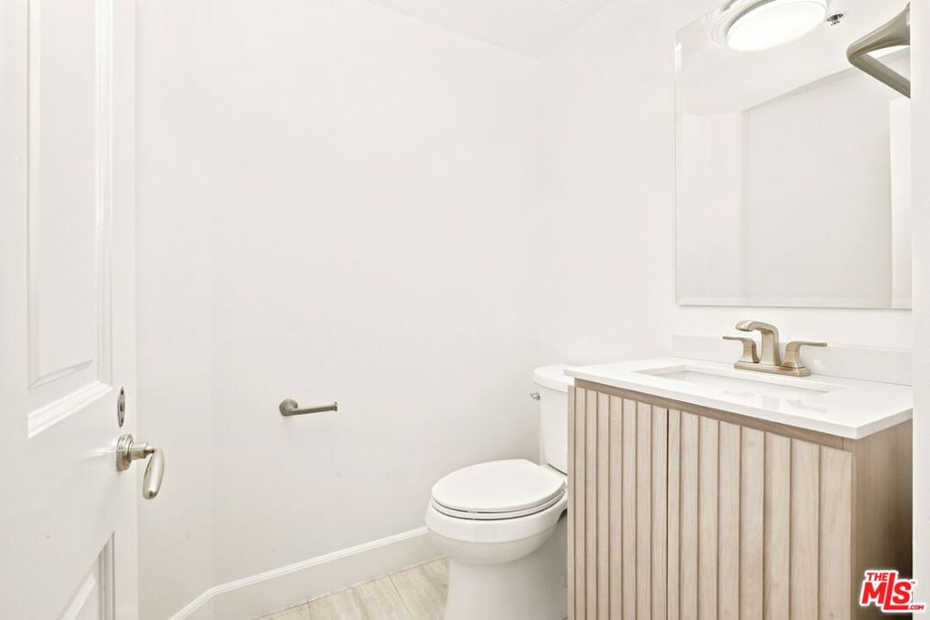 10724 Wilshire Boulevard 1104 Property Photo 26
