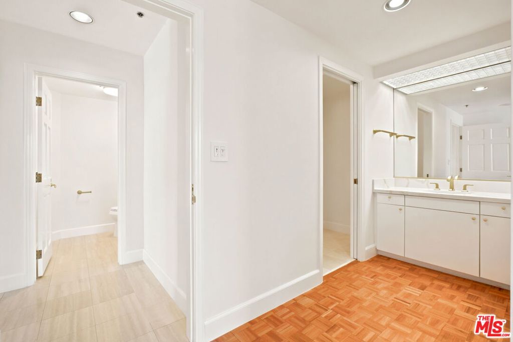 10724 Wilshire Boulevard 1104 Property Photo 27