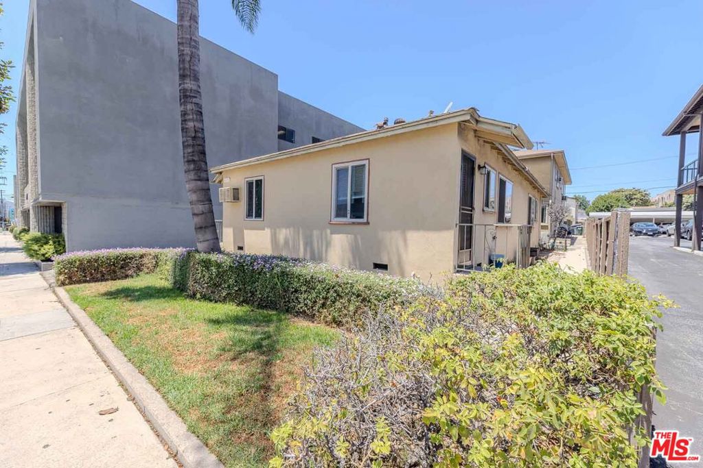 233 E Alameda Avenue A Property Photo 18