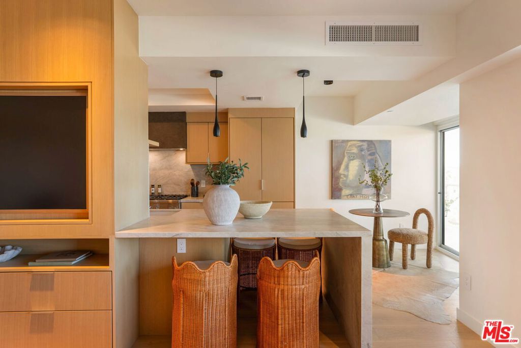 13600 Marina Pointe Drive 604 Property Photo 5