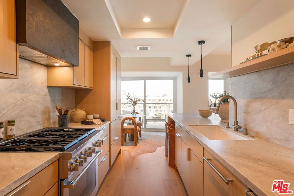 13600 Marina Pointe Drive 604 Property Photo 7