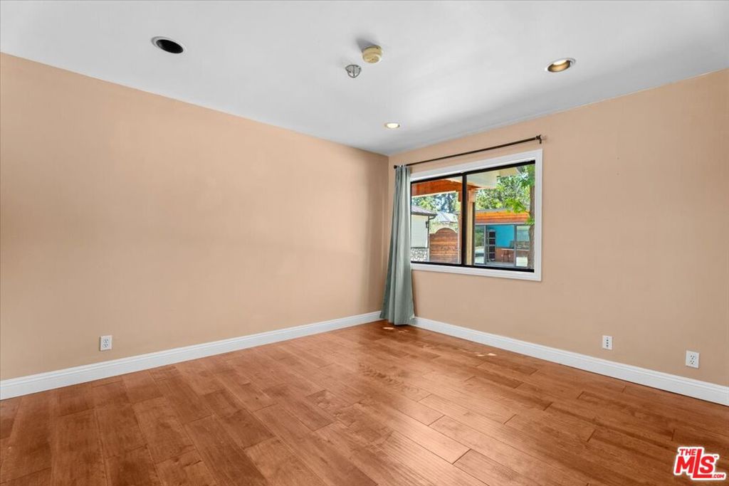 22954 Collins Street Property Photo 16