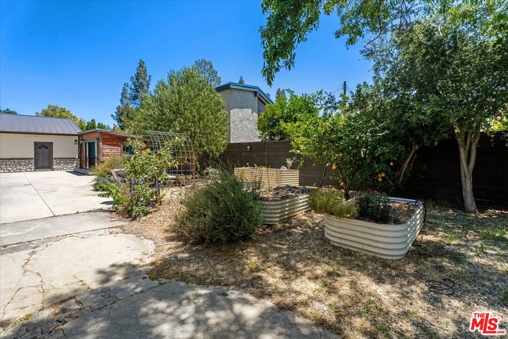 22954 Collins Street Property Photo 22