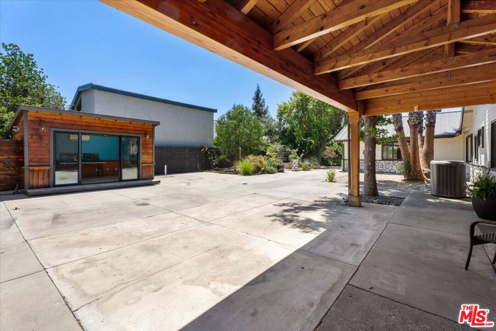 22954 Collins Street Property Photo 25