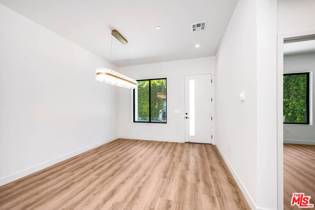 5954 Simpson Avenue Property Photo 6