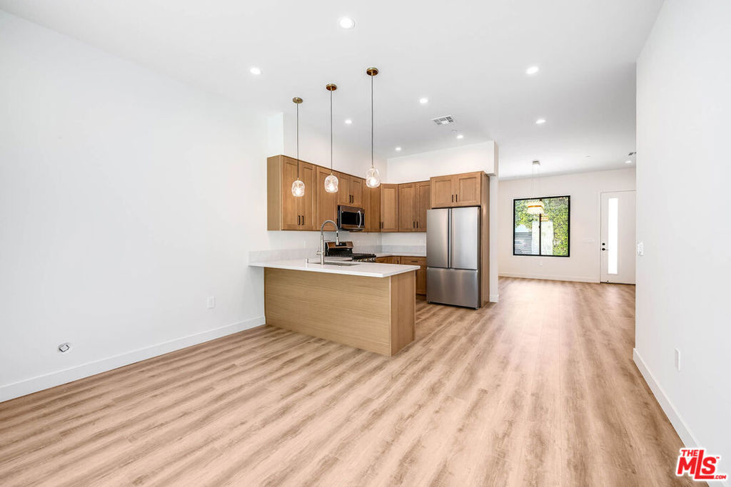 5954 Simpson Avenue Property Photo 8