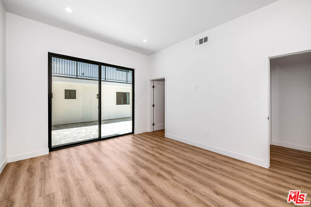 5954 Simpson Avenue Property Photo 10