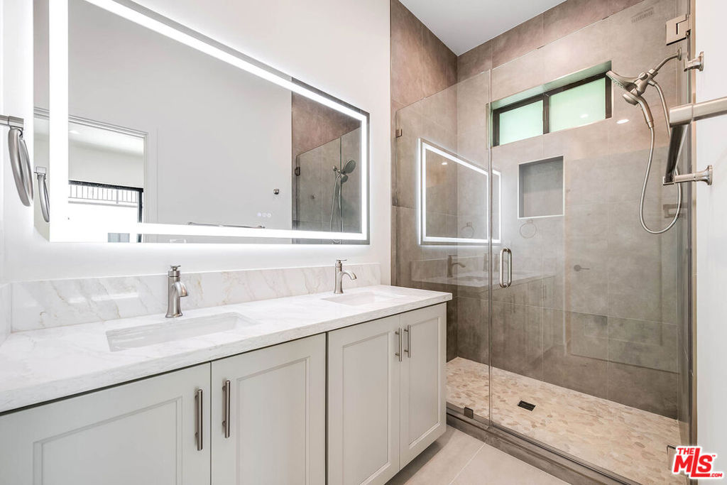 5954 Simpson Avenue Property Photo 11