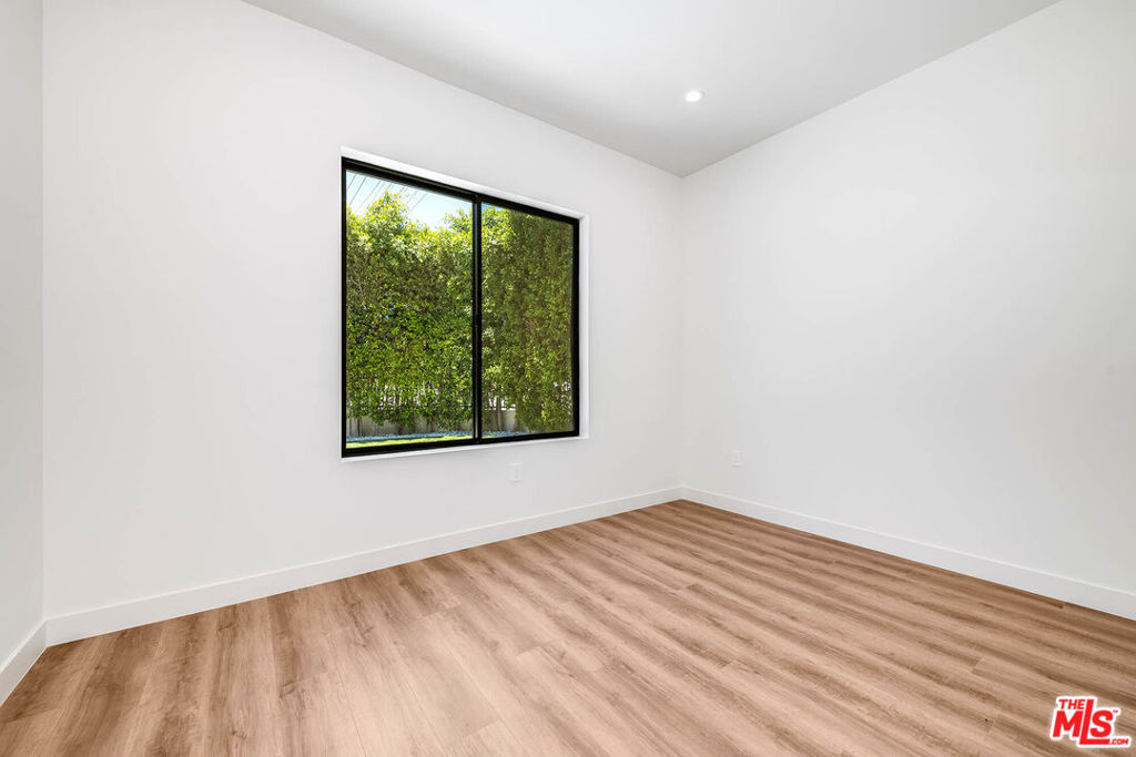 5954 Simpson Avenue Property Photo 13