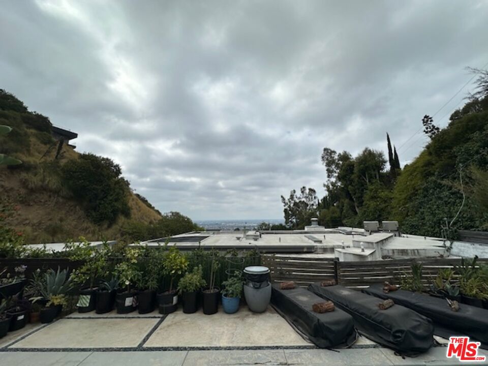 1775 N Crescent Heights Boulevard Property Photo 3