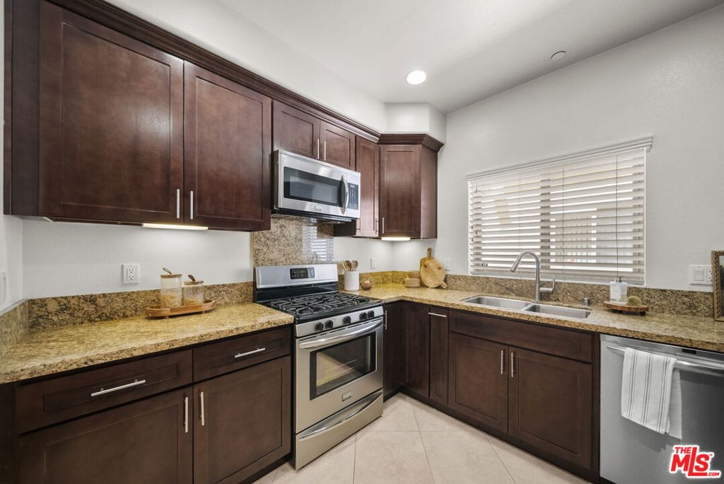 5727 Camellia Avenue 108 Property Photo 6